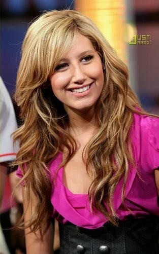 ashley-tisdale-five-outfit-frenzy-20